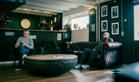 Lounge med Chesterfield-sofa